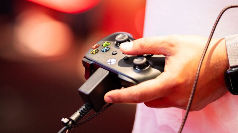 Do domínio dos jogos de tiro e RPGs à abertura do mercado para o renascimento indie, o Xbox 360 é celebrado como um marco cultural que estabeleceu novos padrões na sétima geração de consoles.