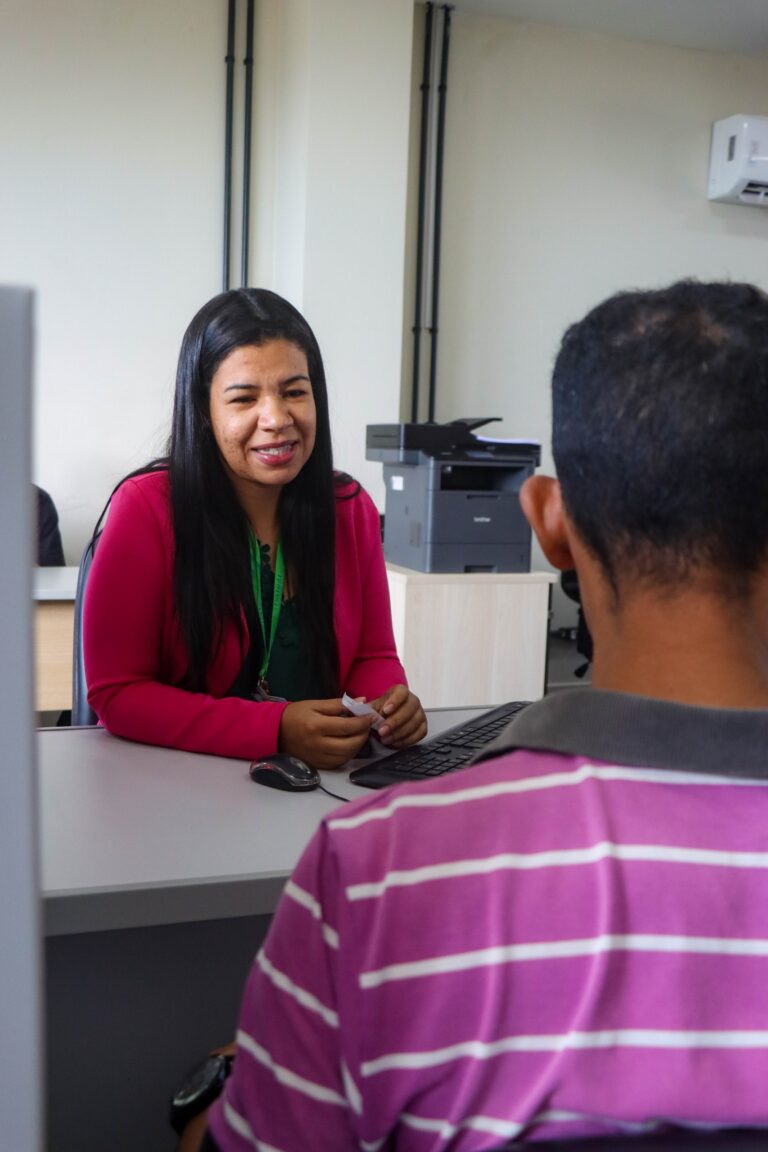 A Secretaria Municipal de Trabalho e Empreendedorismo (SEMTRAE) da Prefeitura de Senador Canedo promoverá na próxima quarta-feira, dia 26 de novembro, uma iniciativa de grande impacto no mercado de trabalho local. Serão realizados quatro processos seletivos distintos, concentrando em um único dia vagas para setores estratégicos da economia, como frigorífico, atacadista, refrigeração e telefonia. A seleção ocorrerá das 8h às 12h, na nova sede da SEMTRAE Centro.